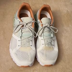 On Cloudflow 2 Women's Running shoe size 7.5